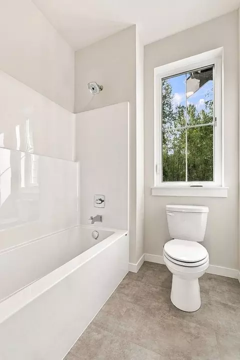 Bath - 1595 Lockridge Loop E, Enumclaw, WA 98022 photo 5 of 5