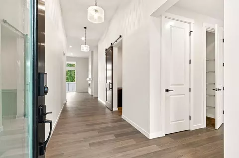 Entry Way - 1595 Lockridge Loop E, Enumclaw, WA 98022 photo 1 of 2