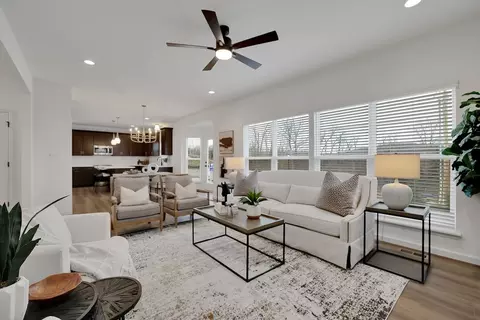 Living - 1020 Clover Hill Ct, Sullivan, MO 63080 photo 2 of 16