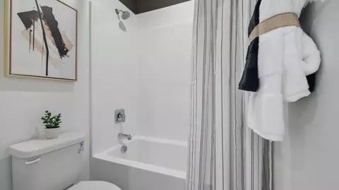 Bath - 618 Guy Turner Dr, Camarillo, CA 93010 photo 5 of 9