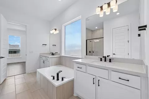 Bath - 7812 Skytree Dr, Austin, TX 78744 photo 1 of 2
