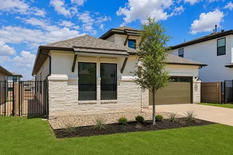 Exterior - 7812 Skytree Dr, Austin, TX 78744 photo 6 of 8