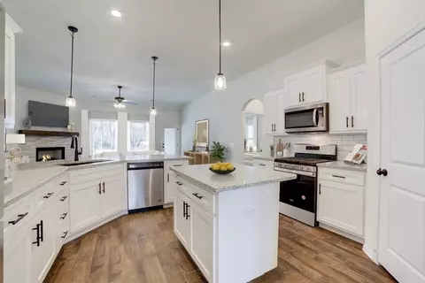 Kitchen - 31042 E 65th Pl S, Broken Arrow, OK 74014 photo 4 of 15
