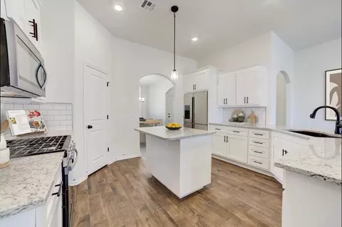 Kitchen - 31042 E 65th Pl S, Broken Arrow, OK 74014 photo 2 of 15