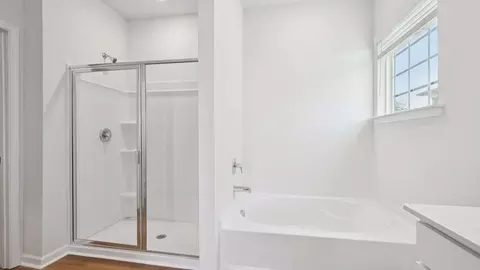 Bath - 2019 Moorside Ct, Lancaster, SC 29720 photo 3 of 8