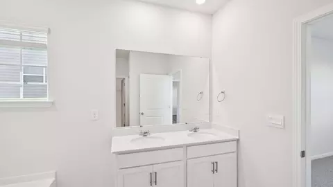 Bath - 2019 Moorside Ct, Lancaster, SC 29720 photo 2 of 8