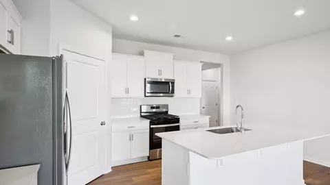 Kitchen - 2019 Moorside Ct, Lancaster, SC 29720 photo 4 of 8