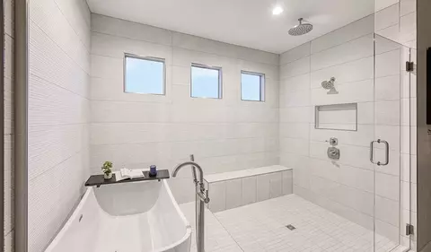 Bath - 32109 N Roripaugh Vly, Temecula, CA 92591 photo 1 of 4