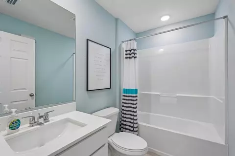 Bath - 8083 Sunrise Cir, Labelle, FL 33935 photo 3 of 5