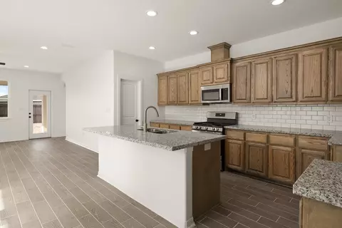 Kitchen - 2012 Sambar Loop, Laredo, TX 78045 photo 2 of 4