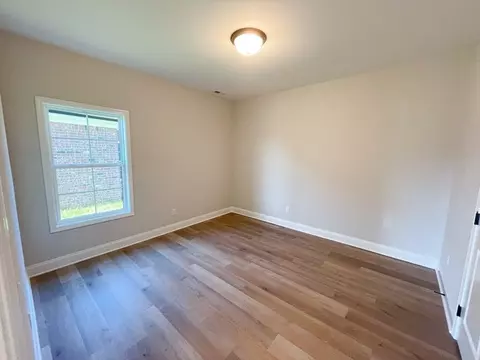 Bedroom - Claiborne Circle, Franklin, KY 42134 photo 2 of 4