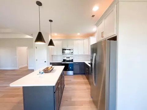 Kitchen - Claiborne Circle, Franklin, KY 42134 photo 2 of 6