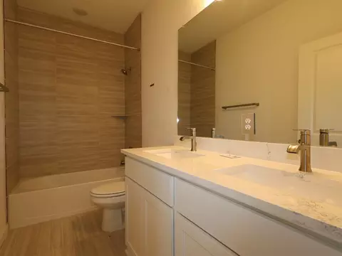 Bath - 261 Callahan Loop, Buda, TX 78610 photo 3 of 4