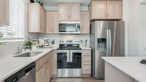 Kitchen - 6218 SE 15th St, Gresham, OR 97080 photo 4 of 9