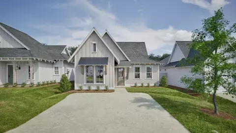 1013 Woodland Ln, Opelika, AL 36801