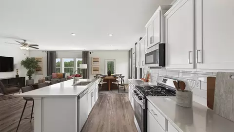Kitchen - High Ridge Drive, Alabaster, AL 35124 photo 3 of 6
