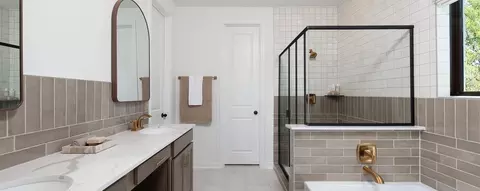 Bath - 7914 Jade Crest Dr, Angleton, TX 77515 photo 4 of 4