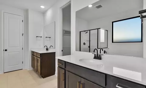 Bath - 7914 Jade Crest Dr, Angleton, TX 77515 photo 1 of 4