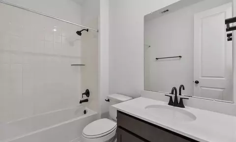 Bath - 7914 Jade Crest Dr, Angleton, TX 77515 photo 3 of 4