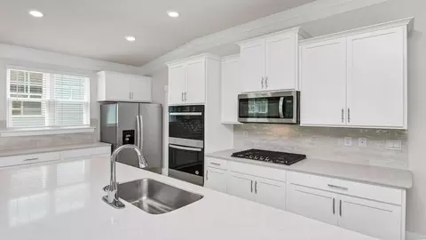 Kitchen - 511 Lancashire Ln, Irmo, SC 29063 photo 2 of 7