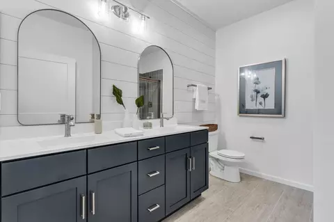 Bath - 907 Shadowbrooke Dr, Dover, PA 17315 photo 1 of 1