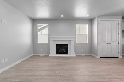 Living - 6417 N Vernon Dr, Eagle Mountain, UT 84005 photo 3 of 8