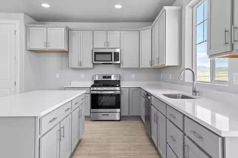 Kitchen - 6417 N Vernon Dr, Eagle Mountain, UT 84005 photo 3 of 6