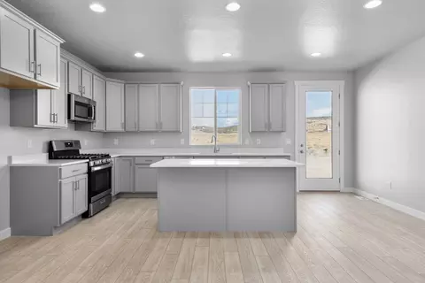 Kitchen - 6417 N Vernon Dr, Eagle Mountain, UT 84005 photo 2 of 6