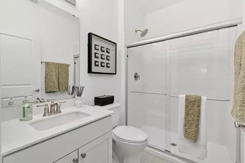 Bath - 831 Heritage Blvd, Delaware, OH 43015 photo 2 of 3