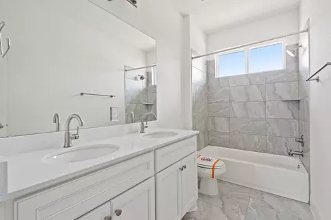 Bath - 12110 Cearley Dr, Austin, TX 78758 photo 3 of 5