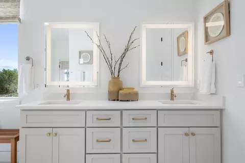 Bath - 12110 Cearley Dr, Austin, TX 78758 photo 5 of 5