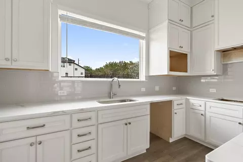 Kitchen - 12110 Cearley Dr, Austin, TX 78758 photo 4 of 6
