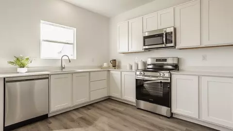 Kitchen - 203 Scorsese St, Springfield, OH 45505 photo 2 of 5