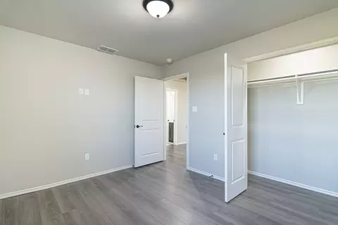 Bedroom - 6016 Servando Dr, Laredo, TX 78046 photo 4 of 4