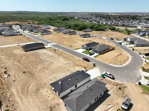 View/Area - 6016 Servando Dr, Laredo, TX 78046 photo 9 of 14