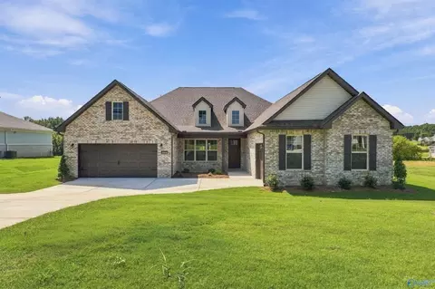 208 Applewood Ct, Huntsville, AL 35811