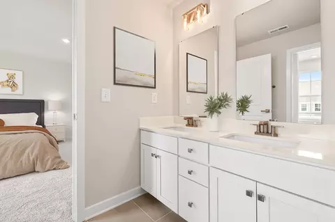 Bath - 909 Jade Way, Moore, SC 29369 photo 2 of 3