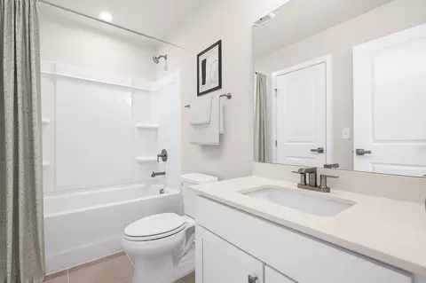 Bath - 909 Jade Way, Moore, SC 29369 photo 3 of 3