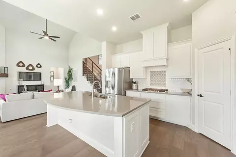 Kitchen - 112 Sweetwater Dr, Commerce, TX 75428 photo 4 of 7