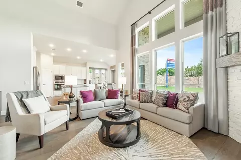 Living - 112 Sweetwater Dr, Commerce, TX 75428 photo 5 of 7