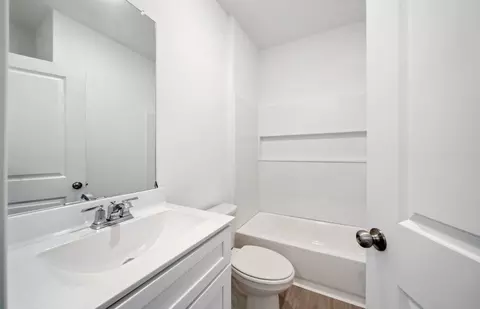 Bath - 16418 Cedarveil Ct, Conroe, TX 77302 photo 2 of 2