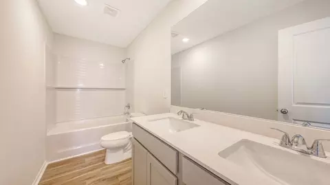 Bath - 4638 Hawthorn Ave, Parrish, FL 34219 photo 4 of 7
