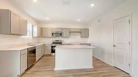 Kitchen - 4638 Hawthorn Ave, Parrish, FL 34219 photo 3 of 7