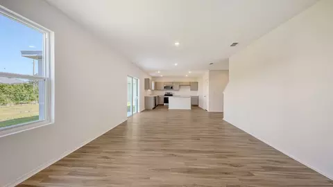 Living - 4638 Hawthorn Ave, Parrish, FL 34219 photo 6 of 7