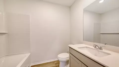 Bath - 4638 Hawthorn Ave, Parrish, FL 34219 photo 5 of 7