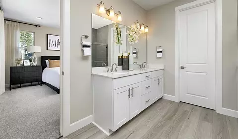 Bath - 546 S Richfield St, Aurora, CO 80017 photo 1 of 2