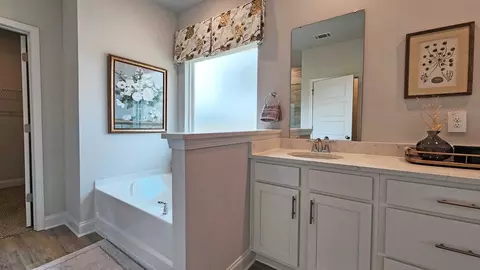 Bath - 9500 Mossy Rd, Biloxi, MS 39532 photo 5 of 6