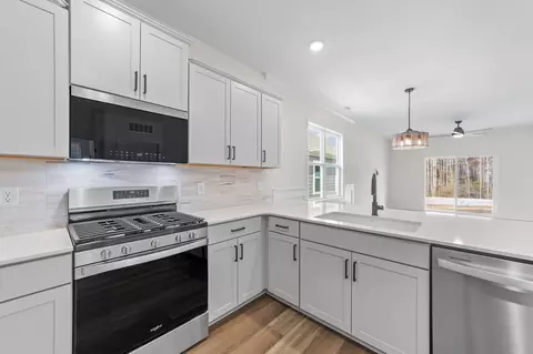 Kitchen - 1060 Ben Thomas Dr, Leland, NC 28451 photo 4 of 7