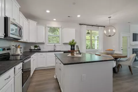 Kitchen - 1060 Ben Thomas Dr, Leland, NC 28451 photo 5 of 6