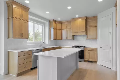 Kitchen - 11629 Engelmann Dr, Draper, UT 84020 photo 2 of 4